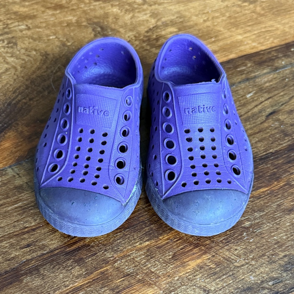 Native Kids Water Shoes in Vibrant Purple